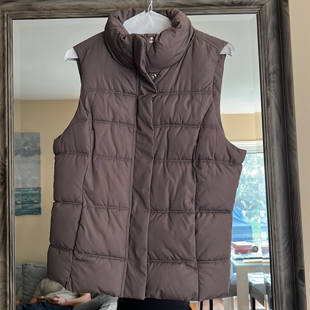 Gap puffer vest